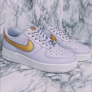 Women’s Air Force 1 ‘Metallic Gold’ Size 8